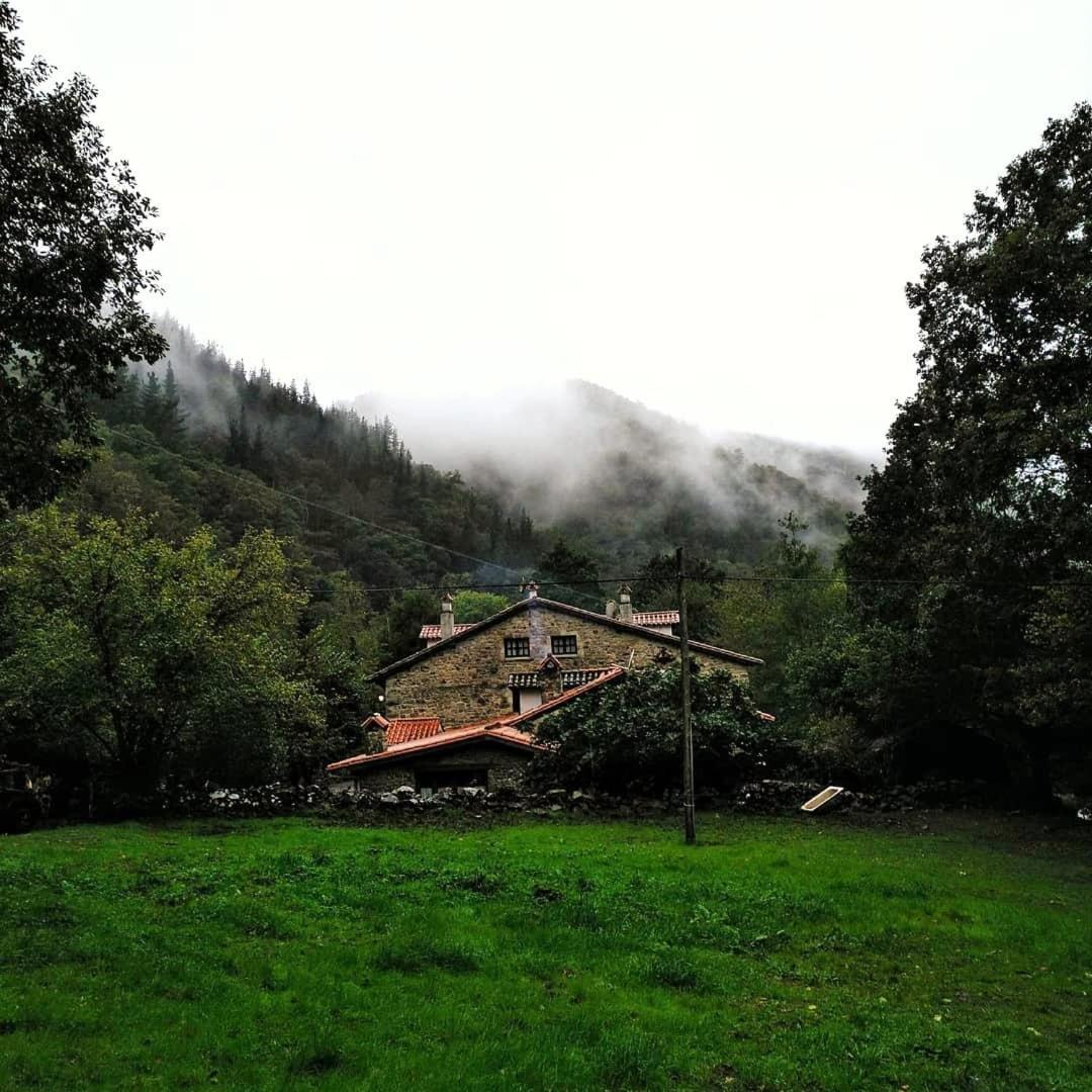 Hotel La Punvieja Los Tojos Zewnętrze zdjęcie