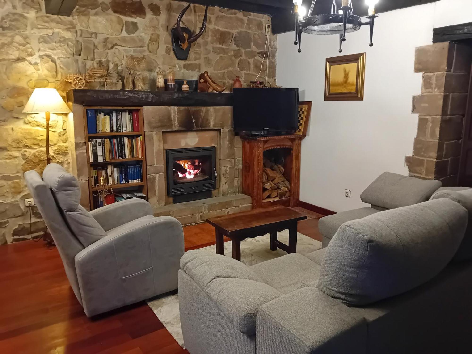 Hotel La Punvieja Los Tojos Zewnętrze zdjęcie